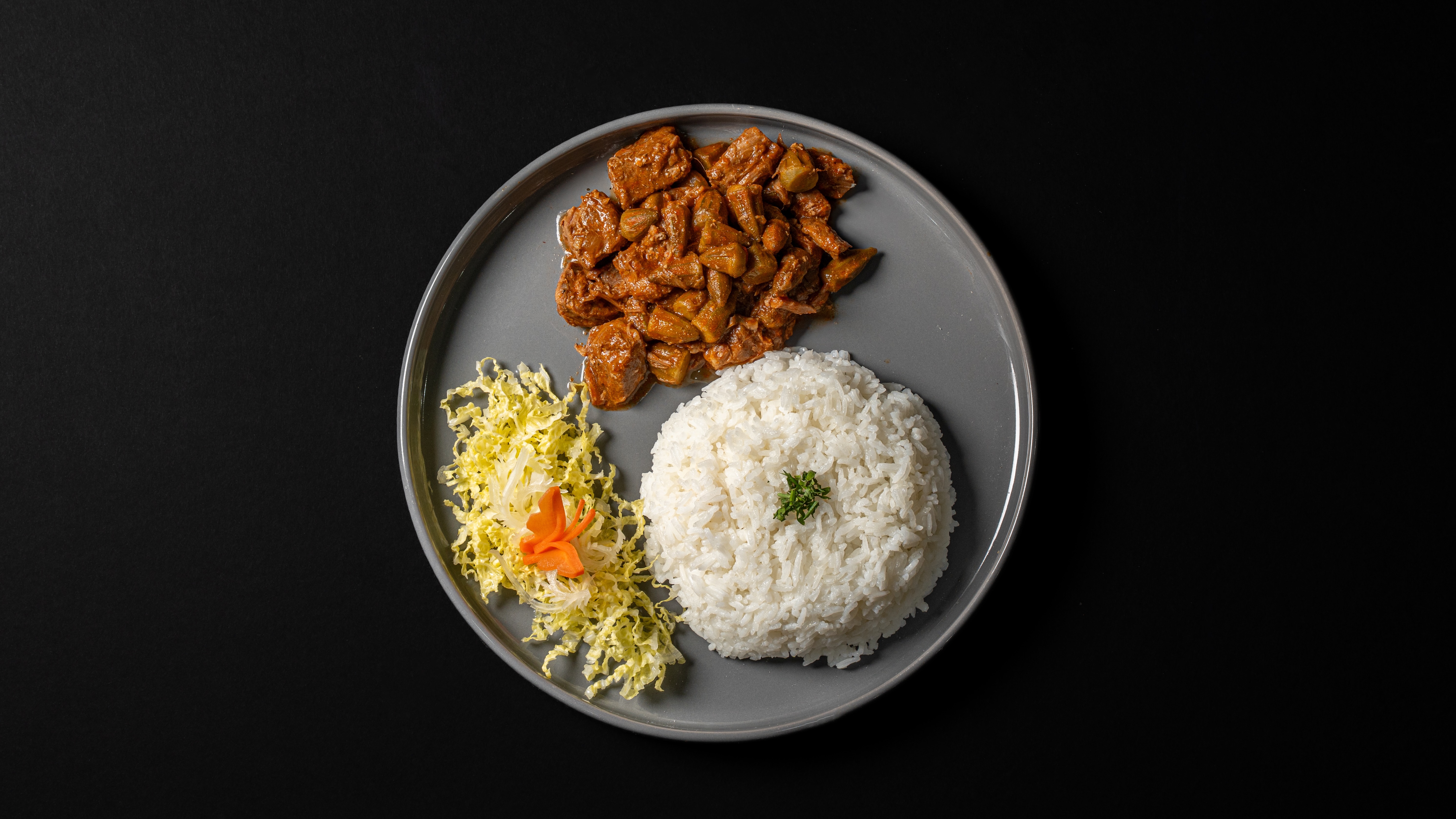 بامية لحم مع أرز